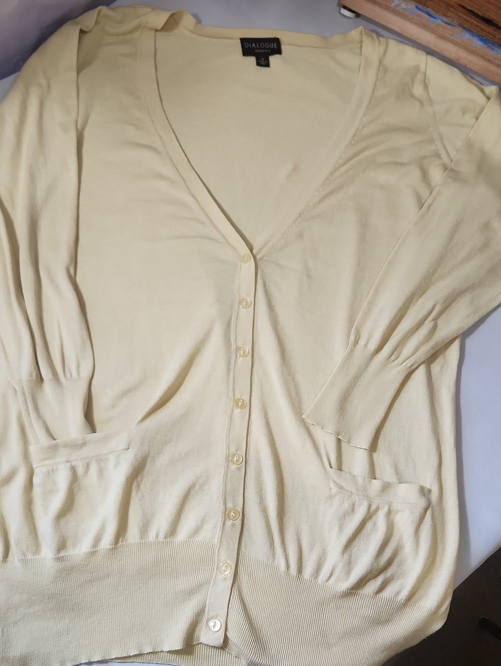 Dialogue Light Yellow V-Neck Button Front Cardigan 70% Silk 30% Cotton = Comfy❣️